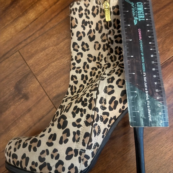 Leopard Women's Ankle boots - Picture 4 of 5